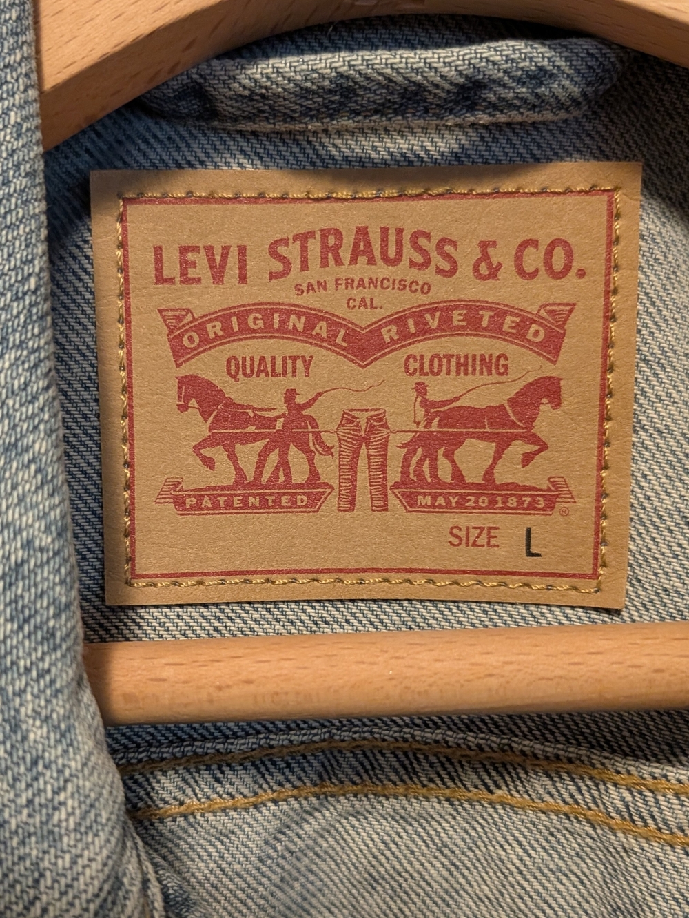 Levi's Women's L Classic Denim Jacket, Distressed - Picture 2 of 15